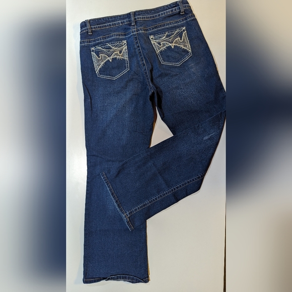 Elite Jeans 15/16 Bootcut Lightly Distressed Dark Wash - Picture 1 of 8